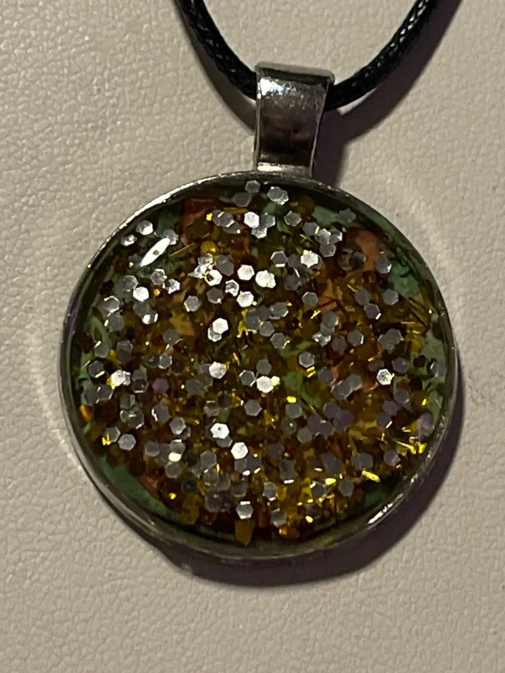 Gold Glitter Round Pendant Necklace - Women Jewelry